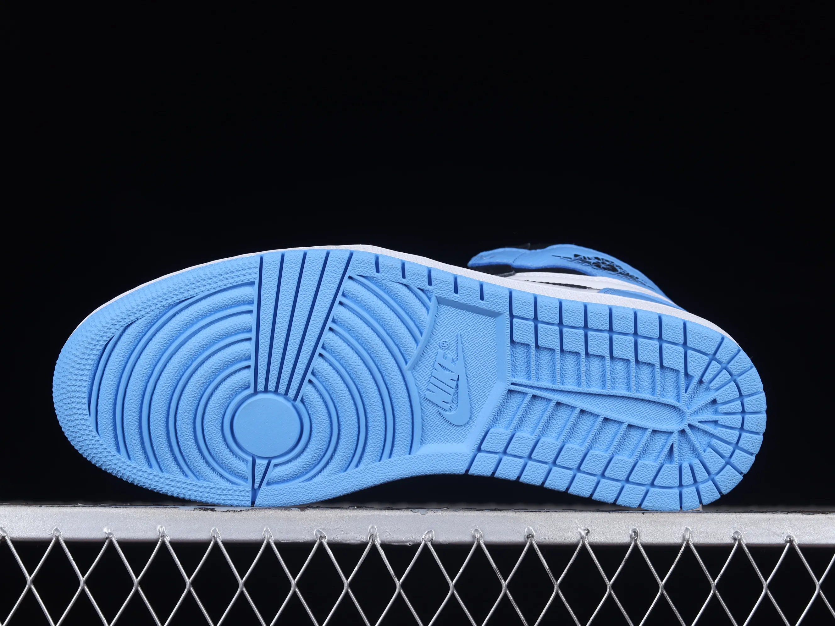 All categories Air Jordan Jordan series basketball shoes Air Jordan 1 High pure original version Air Jordan 1 High OG "UNC Toe" AJ1 Joe 1 black and blue toe DZ5485-400